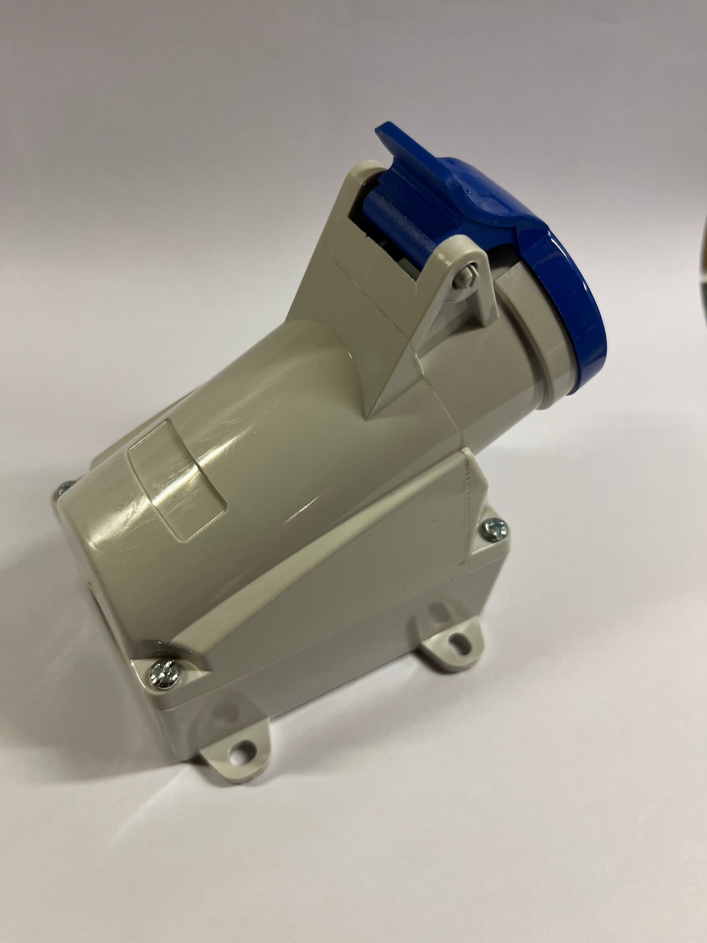 16A 2P+E 230V Wall Mounted Socket IP44