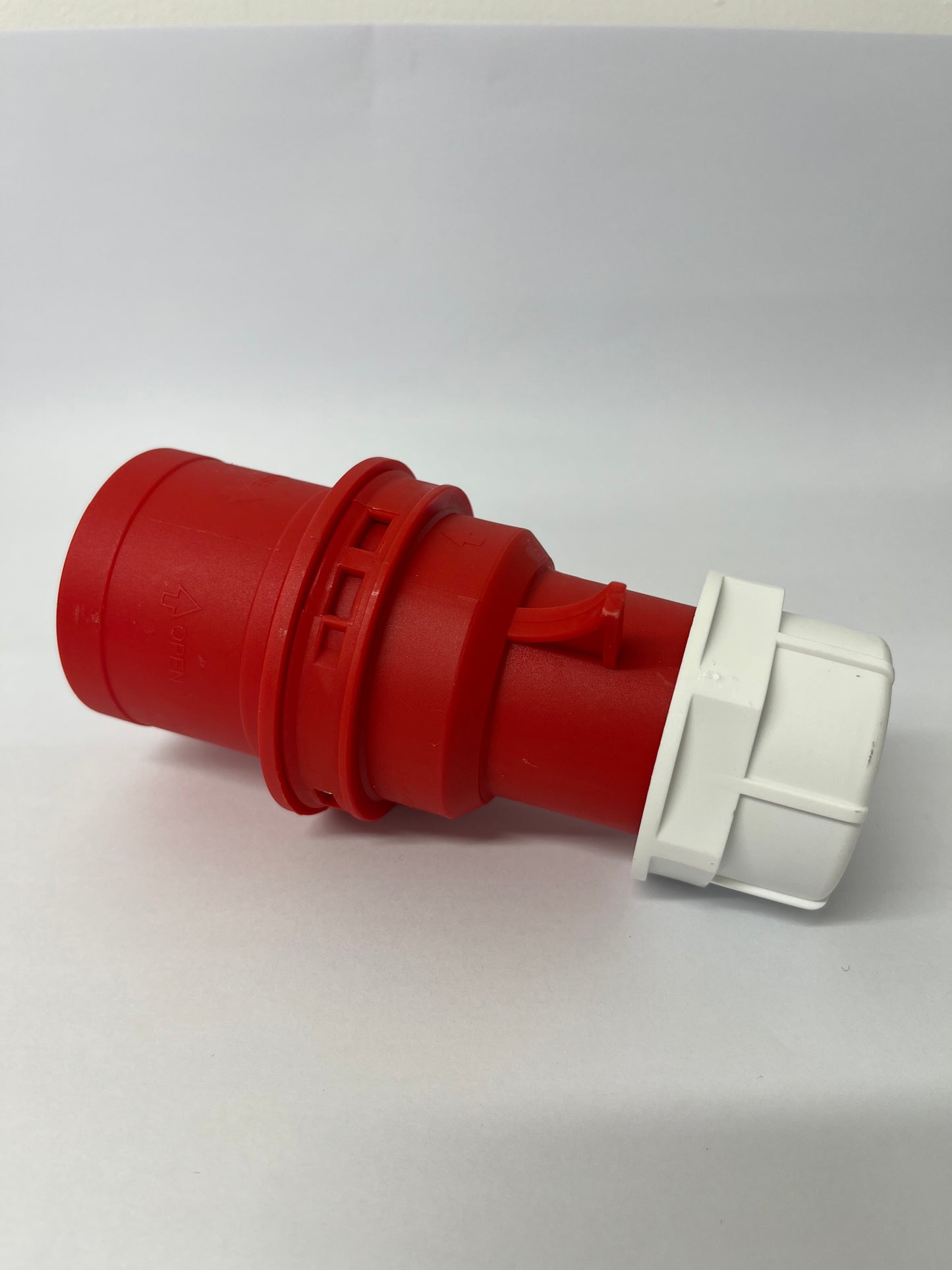 32A 3P+E 415V Plug IP44