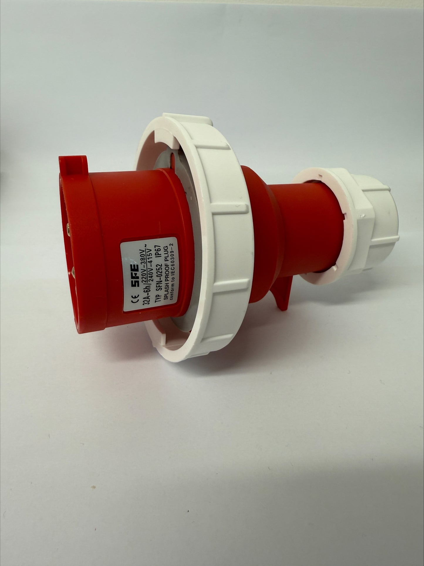 32A 3P+E 415V Plug IP67